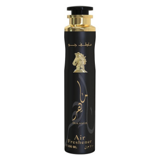 Lattafa Perfume Maahir 300 ml — produkta skats; tuvplāns; uz balta fona; vidējs kadrējums