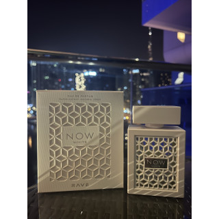 Lattafa Perfume Rave Now White EDP 100 ml — изглед на продукта; много близък план; на бял фон; близък кадър