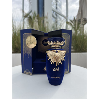 Lattafa Perfume Emaan EDP 100 ml — упаковка товара; очень крупный план; на белом фоне