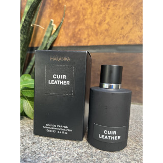 Fragrance World Cuir Leather EDP 100 ml — produkt ve stylizované kompozici; velmi detailní záběr; na bílém pozadí