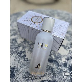 Fragrance World FW Athoor Al Alam Muheeb EDP 100 ml — товар и упаковка; очень крупный план; на белом фоне; самый близкий кадр