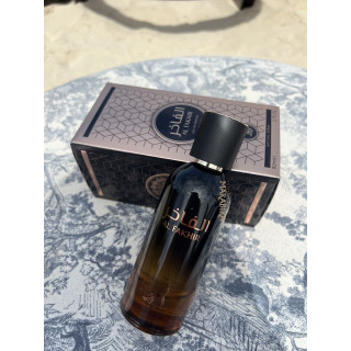 Fragrance World FW Athoor Al Alam Al Fakhir EDP 100 ml — товар и упаковка; очень крупный план; на белом фоне; самый близкий кадр