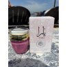 Lattafa Perfume Yara Parfumuotas 45 ml — toode stiliseeritud keskkonnas; väga lähivõte; õues; kõige laiem kadreering