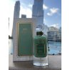 Lattafa Perfume Pistachio Musk EDP 100 ml — produkts stilizētā vidē; ļoti tuvs plāns; āra vidē; visplašākais kadrējums