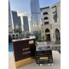 Fragrance World Astoorath the Legend EDP 80 ml — toode stiliseeritud keskkonnas; väga lähivõte; õues; kõige laiem kadreering