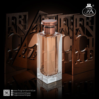 Fragrance World Francique 63,55 EDP 100 ml — товар и упаковка; крупный план; на тёмном фоне; самый широкий кадр