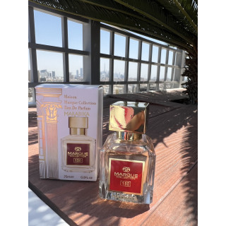 Fragrance World Marque 150 EDP 25 ml — product in een gestileerde setting; zeer nabije close-up; buiten