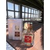 Fragrance World Marque 150 EDP 25 ml — product in een gestileerde setting; zeer nabije close-up; buiten