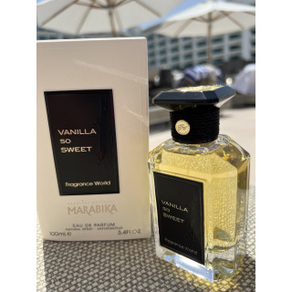 Fragrance World Vanilla So Sweet EDP 100 ml — produkts un iepakojums; ļoti tuvs plāns; uz balta fona; ļoti plašs kadrējums