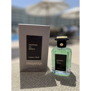 Fragrance World Pepper so Spicy EDP 100 ml — товар и упаковка; очень крупный план; на белом фоне