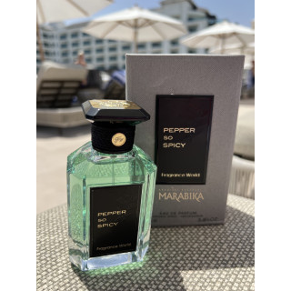 Pepper so Spicy EDP 100 ml — товар в стилизованной композиции; очень крупный план; на открытом воздухе; самый широкий кадр