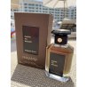 Fragrance World Dark as Wood EDP 100 ml — produkt og emballage; meget tæt nærbillede; på hvid baggrund
