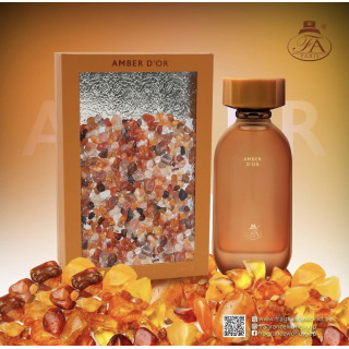 Fragrance World Amber D'OR EDP 100 ml — product en verpakking; zeer nabije close-up; op een gekleurde achtergrond