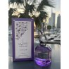 Andaleeb Flora EDP 100 ml — produkt i en stiliseret opstilling; meget tæt nærbillede; på hvid baggrund; bredeste udsnit