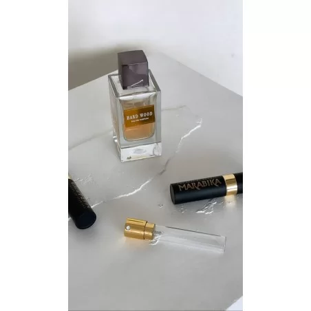 MARABIKA ➔ Recipient de buzunar pentru parfum 10ml ➔ MARABIKA ➔ Parfum de buzunar ➔ 10