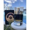Expose EDP 100 ml — товар в стилизованной композиции; очень крупный план; на открытом воздухе; самый близкий кадр