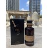 Vurv Craft Noire EDP 100 ml — товар в стилизованной композиции; очень крупный план; на открытом воздухе; самый близкий кадр