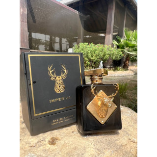 Fragrance World Imperial EDP 100 ml — product in een gestileerde setting; zeer nabije close-up; tussen groen