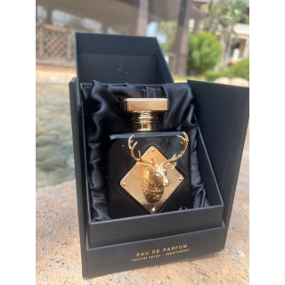 Fragrance World Imperial EDP 100 ml — productweergave; zeer nabije close-up; op een witte achtergrond; gemiddelde kadrering