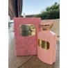 Fragrance World Hanan EDP 100 ml — товар в стилизованной композиции; очень крупный план; на открытом воздухе