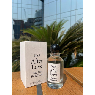 Fragrance World No.4 After Love EDP 100 ml — produkt i en stylad miljö; mycket tät närbild; utomhus