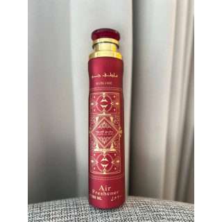 Bade'e Al Oud SUBLIME 300 ml — productweergave; zeer nabije close-up; op een witte achtergrond; meest nabije kadrering