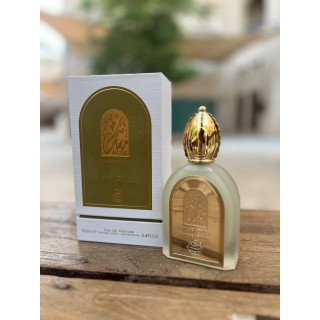 Fragrance World Musky Series murky dawn EDP 100 ml — toode stiliseeritud keskkonnas; väga lähivõte; puitpinnal; lähim kadreering