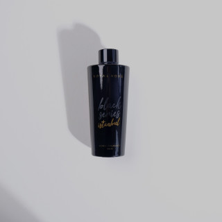 Royal Platinum Black Series ISTANBUL EDP 200 ml — produkto vaizdas; plati kompozicija; šviesiame fone