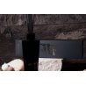 Royal Platinum Black Series NEW YORK EDP 200 ml — produktas stilizuotoje aplinkoje; stambus planas; baltame fone