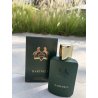 Fragrance World Hartnell EDP 100 ml — товар в стилизованной композиции; очень крупный план; среди зелени; самый широкий кадр
